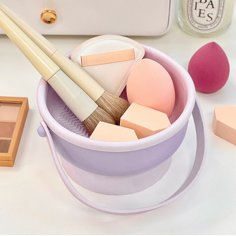 Make-up-Pinsel Reinigungsstation 3-in-1: Reinigen, Trocknen & Aufbewahren für optimale Pinselpflege.
