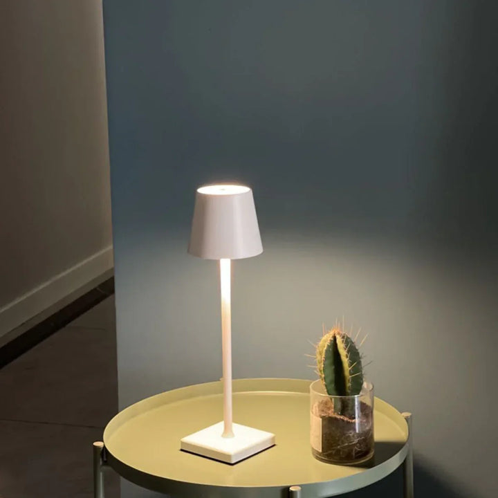Kabellose LED Akku-Tischlampe, dimmbar, tragbar. Flexible Beleuchtung für jede Ecke des Hauses.