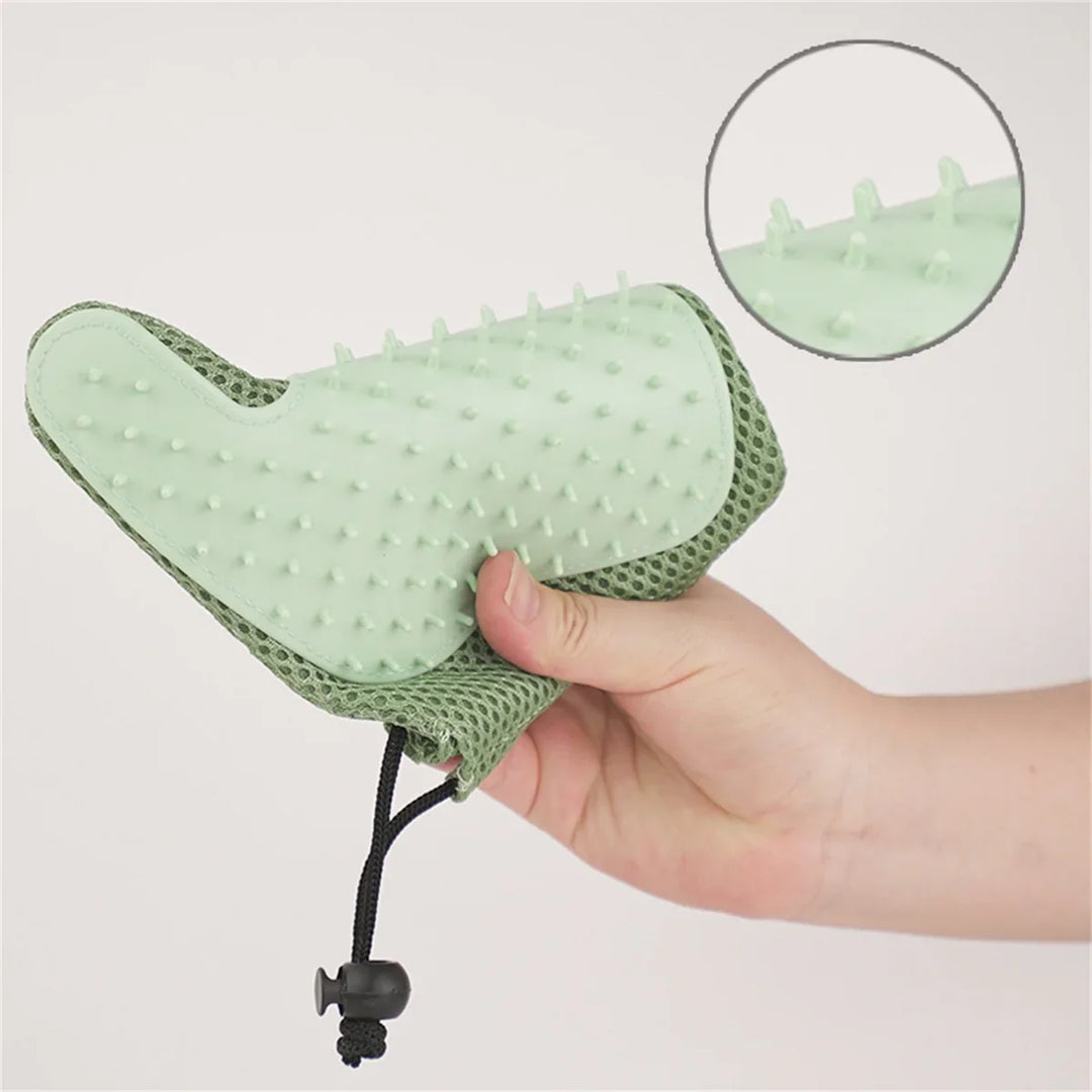 Dieser 2in1 Katzenhandschuh kombiniert effektive Haarentfernung mit entspannender Fellmassage.