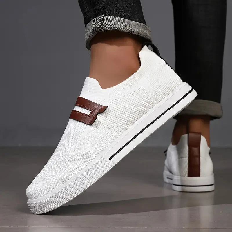 Alltagstaugliche Herren Slipper, leicht & atmungsaktiv, ideal für entspannte Stunden.
