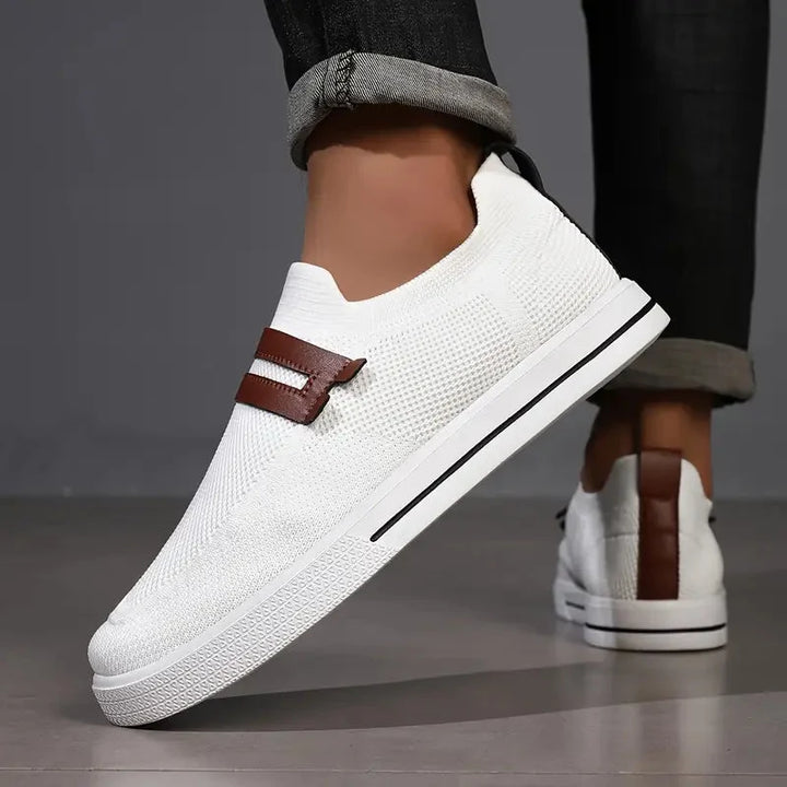 Alltagstaugliche Herren Slipper, leicht & atmungsaktiv, ideal für entspannte Stunden.