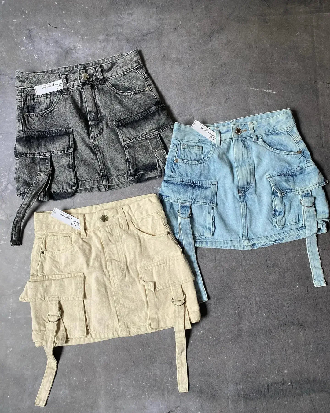 Celeste Damen Minirock, A-Linien Jeansrock Rückansicht mit Taschen, ideal für Freizeit und Sommer.