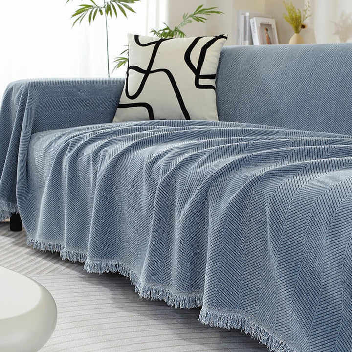 Robuster Chenille Überwurf mit Fischgrätenmuster als Möbelschutz & Deko für Couch.