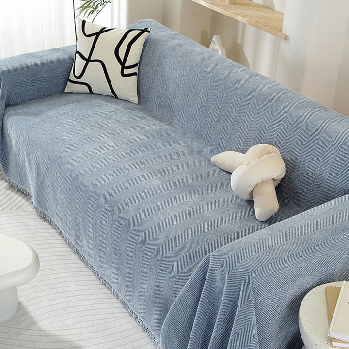 Gemütlicher Chenille Couchüberwurf mit Fischgrätenmuster, perfekt für jedes Wohnzimmer.