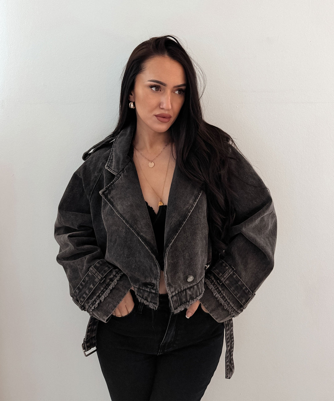 Damen Kurze Jacke mit modernem Schnitt, elastischem Bund. Perfekte Übergangsjacke für Frühling/Herbst.