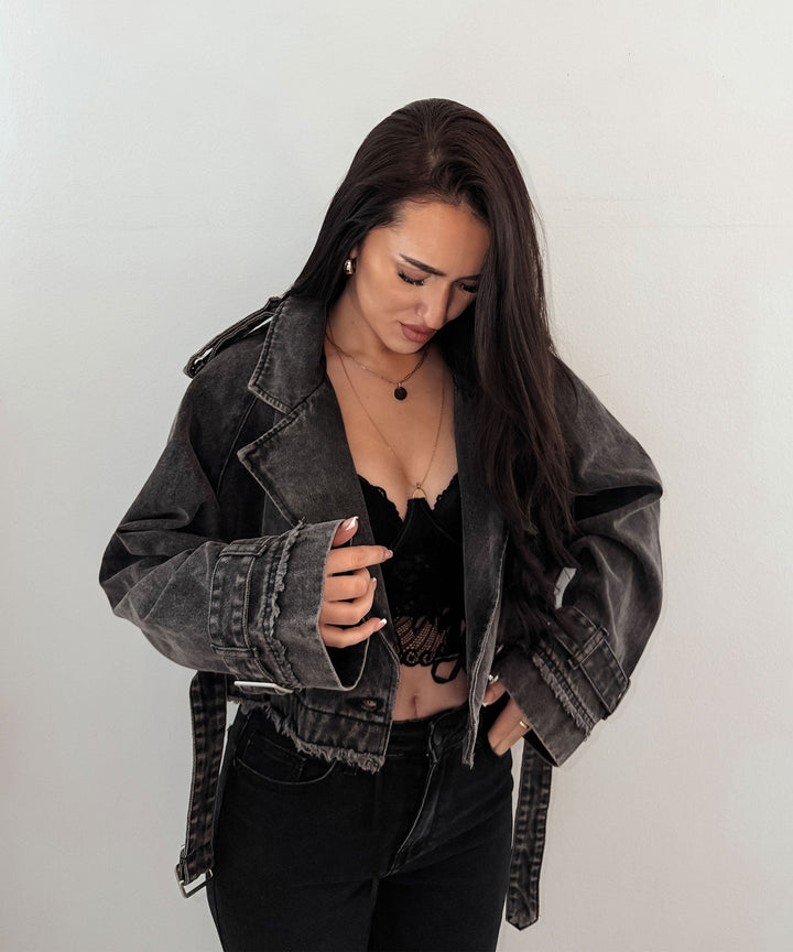 Frühlings-Herbst-Jacke für Damen. Kurzer, moderner Schnitt mit elastischem Bund. Perfekt für den Alltag.