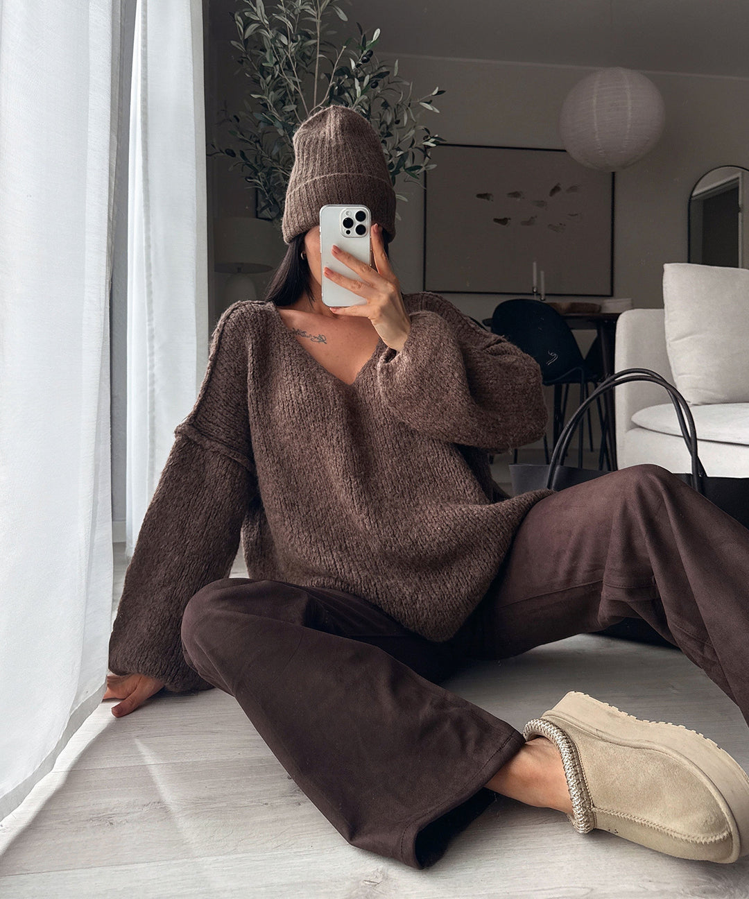 Elegante Damen Mütze, weiche Strickqualität, ideal für stilvolle Herbst-Outfits.