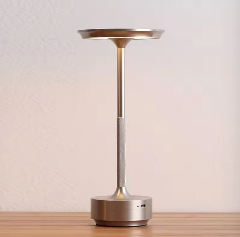 Moderne ClarityGlow Designlampe, kabellos, mit einstellbarem LED-Licht für jedes Ambiente.