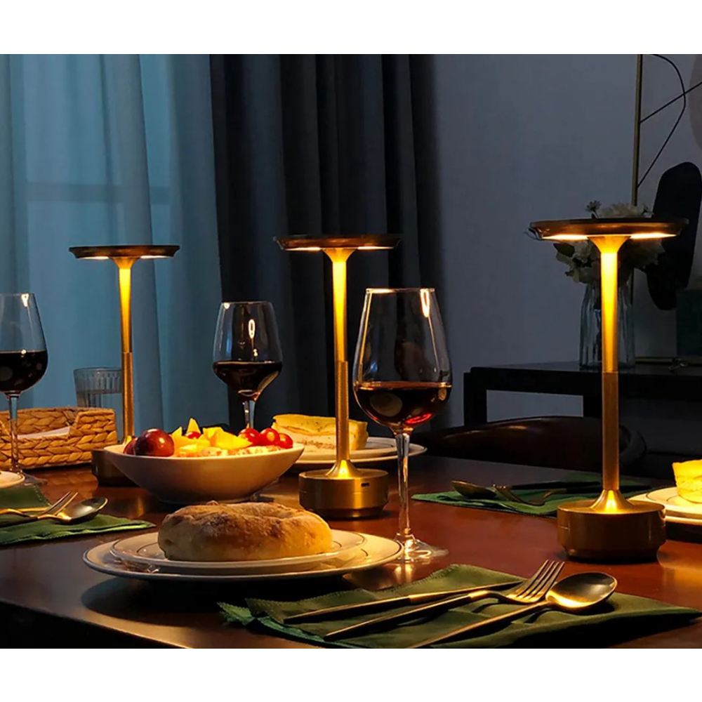 Elegante ClarityGlow Designlampe, kabellos, USB-aufladbar, ideal für Innen- & Außenbereich.