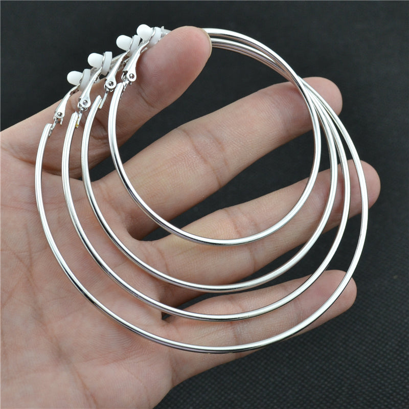 Roségoldfarbene runde Clipohrringe; dezenter Edelstahlschmuck, ideal ohne Piercing.