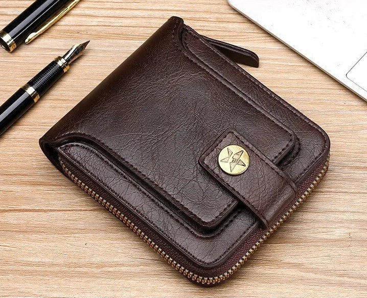 Braunes Vintage Leder-Portemonnaie, kompakt und elegant, ideal für Karten, Scheine und Kleingeld.