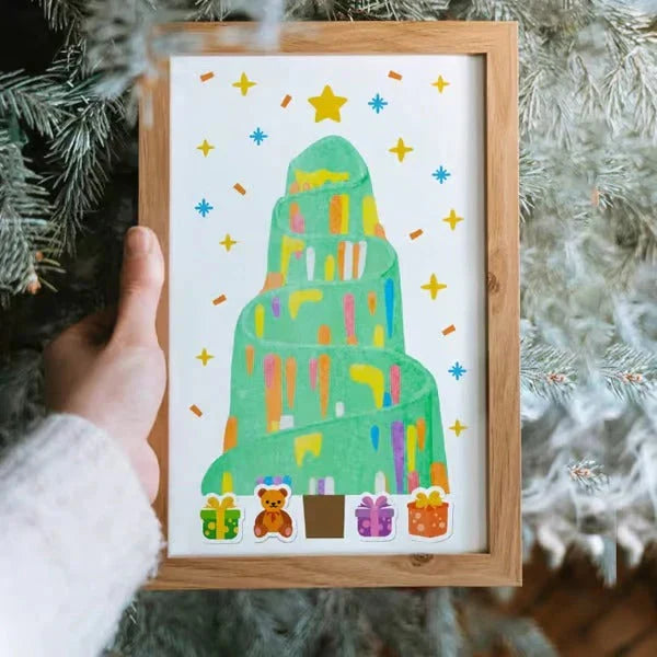 Kind beim kreativen Malen mit Rakel-Malkit: Set mit Farben & Aquarellstiften. Kunst & Basteln für Kinder ab 3 Jahren.