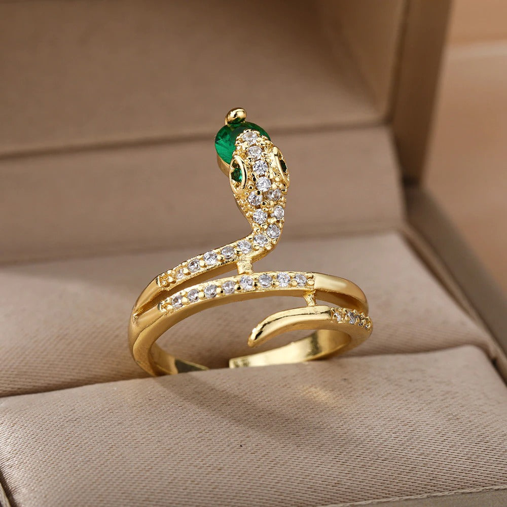 Mystischer Damen Schlangenring aus robustem Edelstahl, besetzt mit funkelnden Zirkonen. Eleganter Trendschmuck.