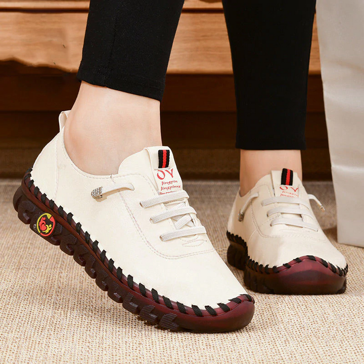Komfortable Damen-Freizeitschuhe, orthopädisch und dämpfend, bieten Fußstütze bei jedem Schritt.
