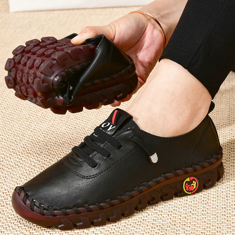 Alltagstaugliche Damen-Sneakers, orthopädisch und dämpfend, garantieren bequemes Gehen und Gelenkschonung.