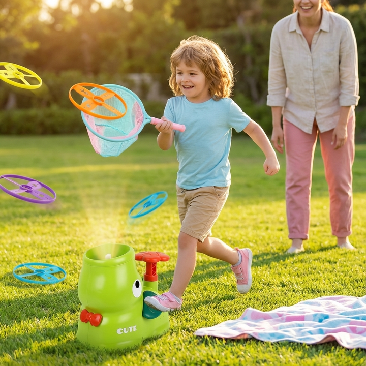 Buntes Frisbee- & Kescher-Set als Motorikspielzeug für Kinder. Ideal für Bewegung & Koordination draußen.
