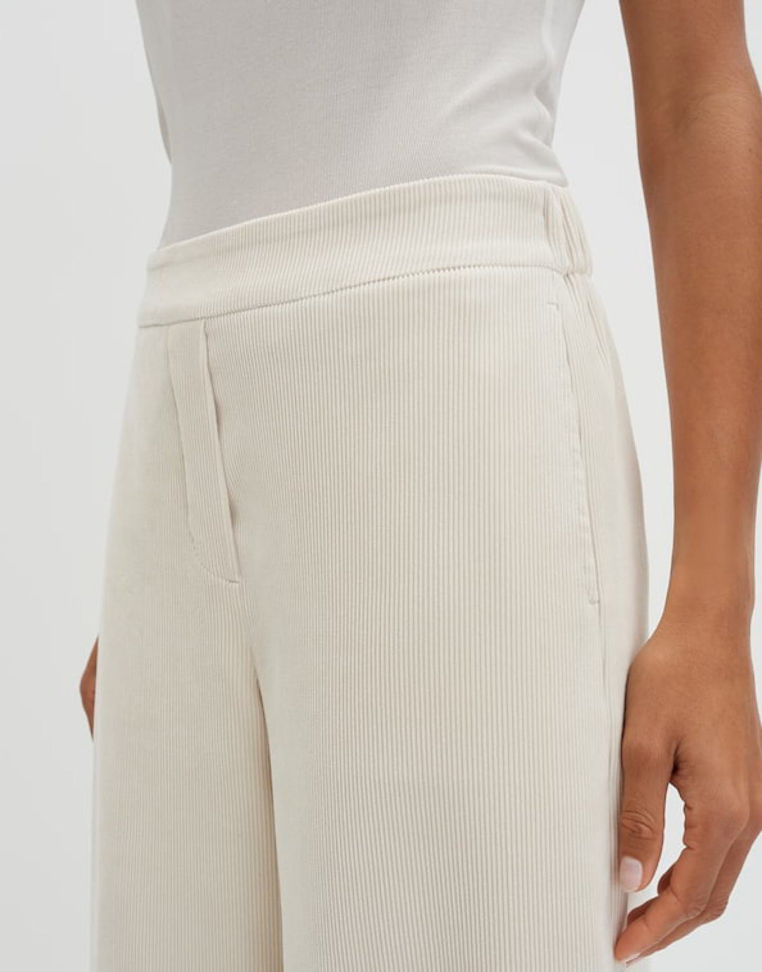 Damenhose, Barrel Fit, O-Silhouette, Mid Waist, Cropped. Trendige Freizeithose für den Casual Look & Stadtbummel.