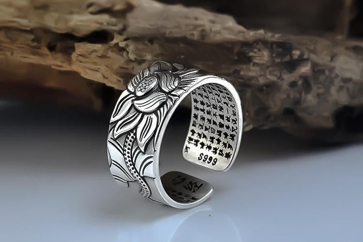 Eleganter Unisex Lotus-Sutra-Ring aus 925 Sterlingsilber, symbolisiert Weisheit und Glück, perfekt als Meditationsschmuck.