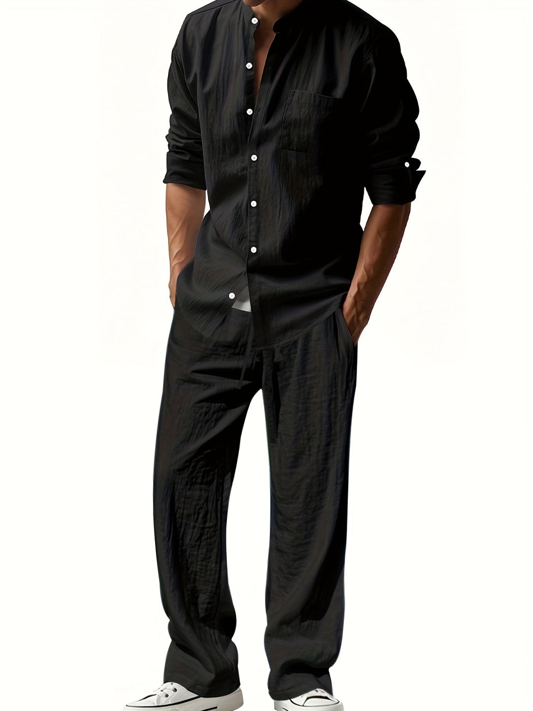 Lässiges Herren Sommer Outfit: Zweiteiler mit Stehkragenhemd & Relaxed Hose für Freizeit & Strand.