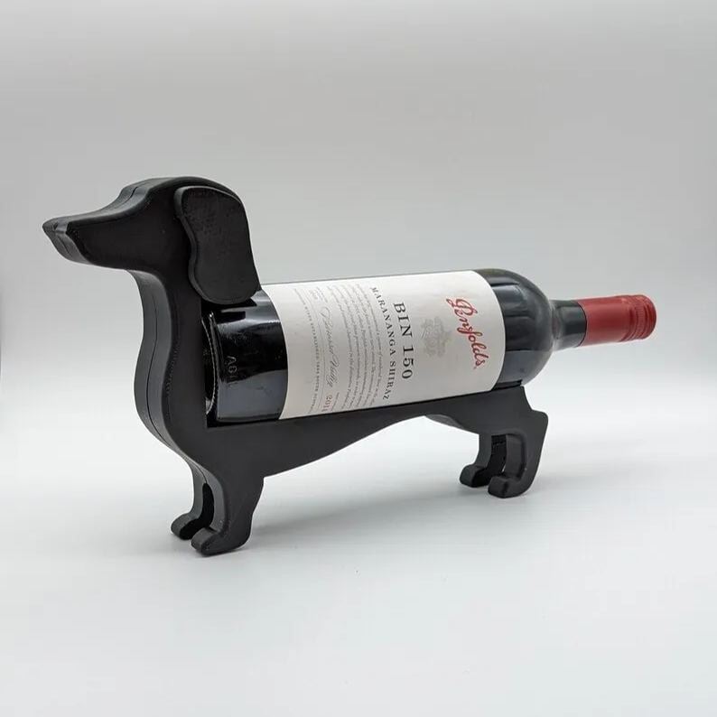 Dackel Figur als Weinflaschenhalter, ein lustiges und praktisches Barzubehör.