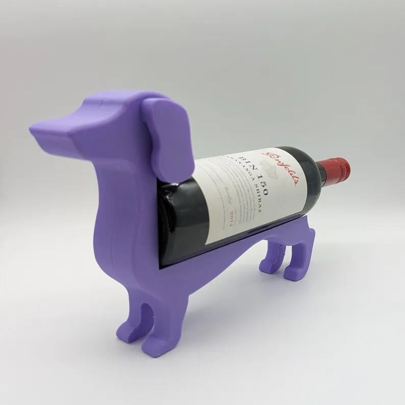 Hochwertiger Dackel Weinflaschenhalter, perfektes Wohnaccessoire für Hundeliebhaber und Weinfreunde.