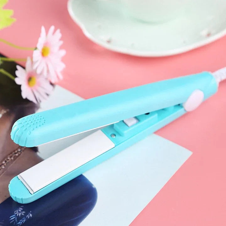 Elegantes, kleines 2-in-1 Glätteisen und Lockenstab aus Keramik, ideal für präzises Damen Haarstyling.