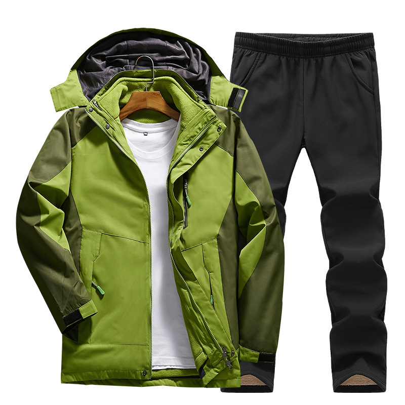 Robuste Damen Wanderhose aus atmungsaktivem Softshell-Material, wasserabweisend und bequem für jedes Gelände.