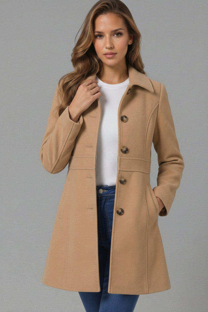 Eleganter Damen-Wintermantel, taillierter A-Linien-Schnitt, mittellang, mit praktischer Knopfleiste.