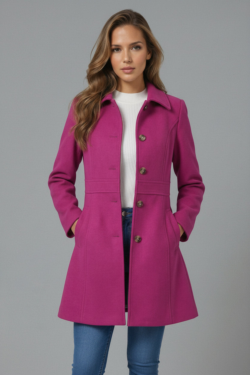 Klassischer schwarzer Damen-Wintermantel, A-Linie, tailliert, warm und elegant, mittellang.