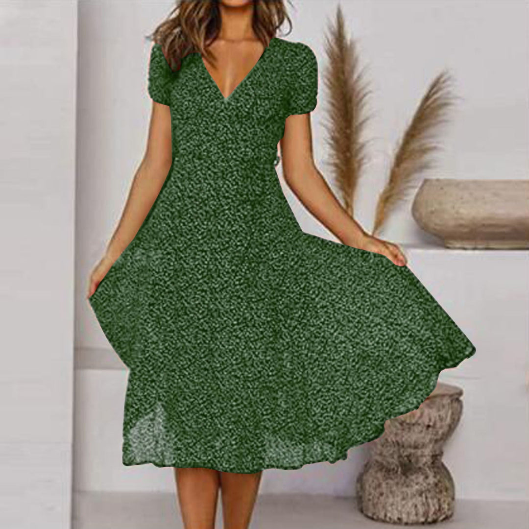 Damen A-Linien Sommerkleid mit buntem Blumenmuster. Leichtes, elegantes Freizeitkleid für den Sommer.
