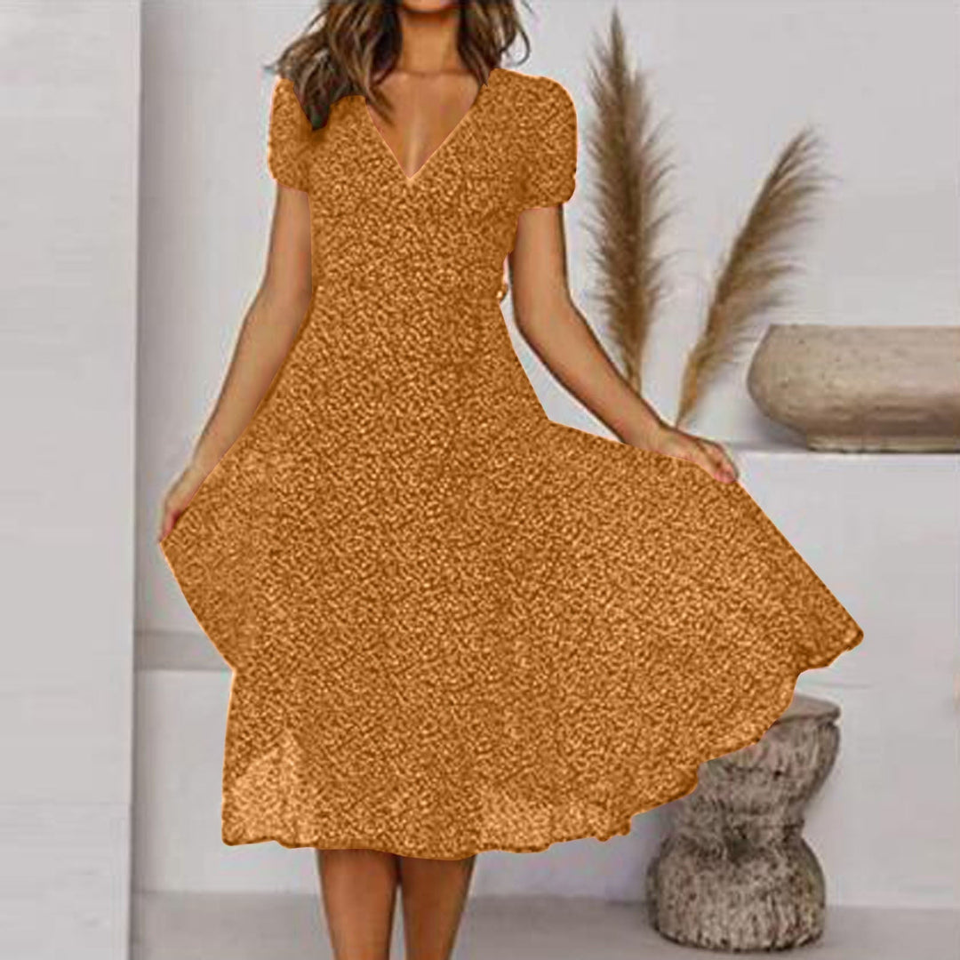 Fließendes Damen A-Linien Sommerkleid mit V-Ausschnitt und lebhaftem Blumenmuster. Perfektes Strandkleid.