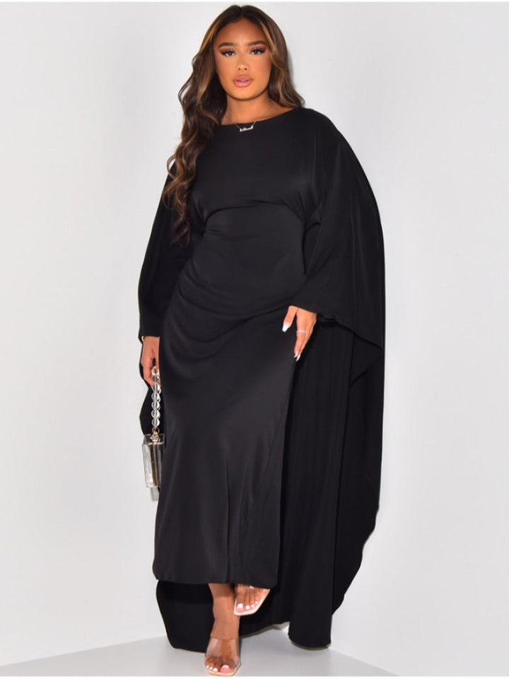 Detailansicht des fließenden Stoffs des einfarbigen Damen Abaya Maxikleids. Hoher Tragekomfort für muslimische Mode.