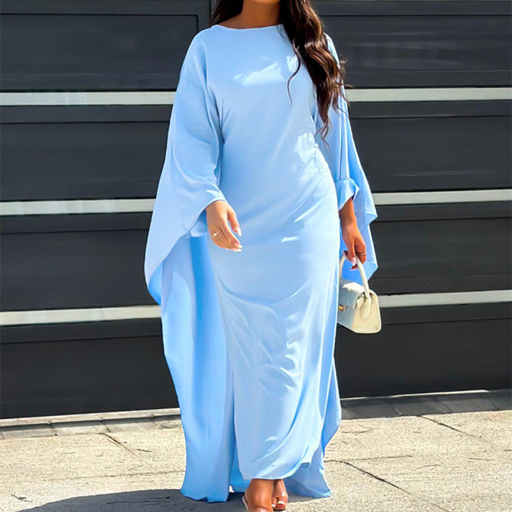 Model trägt ein komfortables Damen Maxikleid Abaya in Maxi-Länge. Zeitloser Stil und weiter Schnitt für Eleganz.