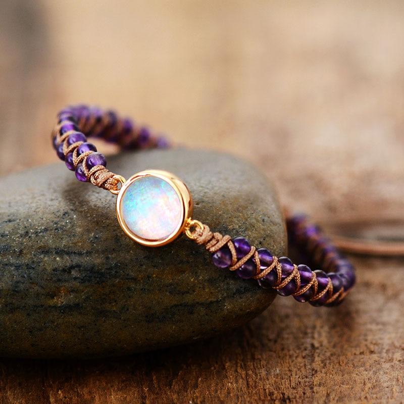 Serenya Amethyst Heilarmband für Damen – ein spiritueller Edelsteinschmuck für Harmonie & Gelassenheit.