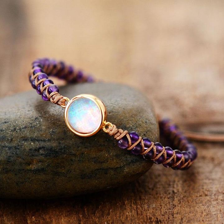 Serenya Amethyst Heilarmband für Damen – ein spiritueller Edelsteinschmuck für Harmonie & Gelassenheit.