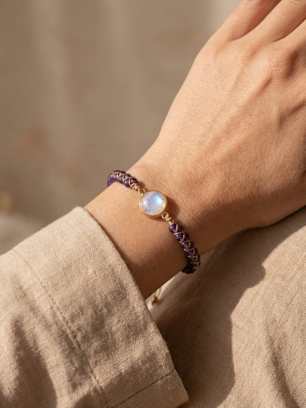 Hochwertiges Amethyst Edelstein Armband für Damen, fördert Harmonie & Balance.