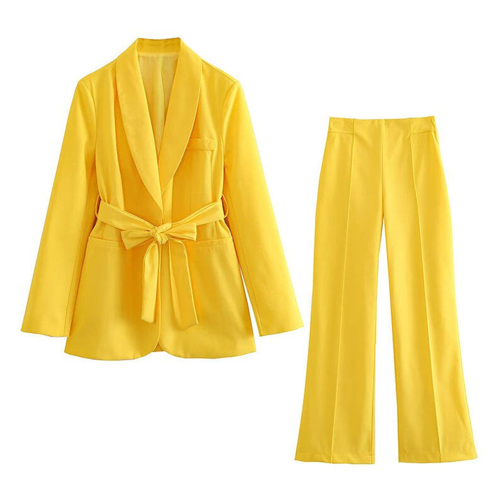 Selbstbewusster Look: Damen Anzug Set Lena, stilvoller Zweiteiler Blazer & Hose für Business & Events.
