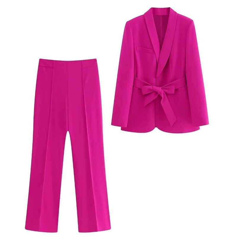Schwarzes Damen Blazer Hose Set Lena, perfekt für ein professionelles Business Outfit oder elegante Anlässe.