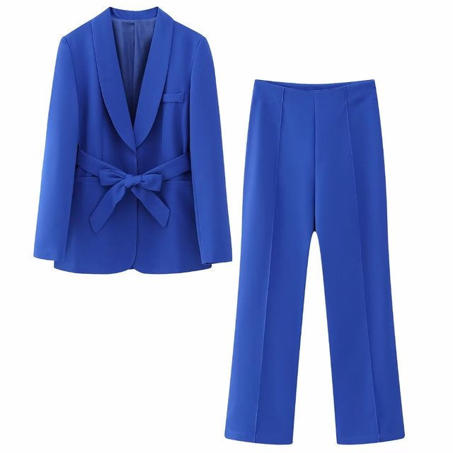 Frühlings-Outfit: Leichtes Damen Anzug Set Lena, Blazer & Hose für stilvolle Business & Freizeit Looks.