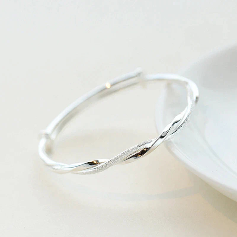 Hochwertiges handgefertigtes Damenarmband aus 925er Sterlingsilber, ein eleganter Schmuck für Frauen.