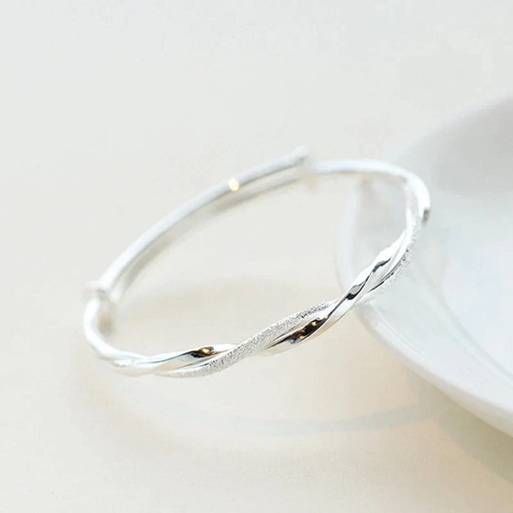 Hochwertiges handgefertigtes Damenarmband aus 925er Sterlingsilber, ein eleganter Schmuck für Frauen.