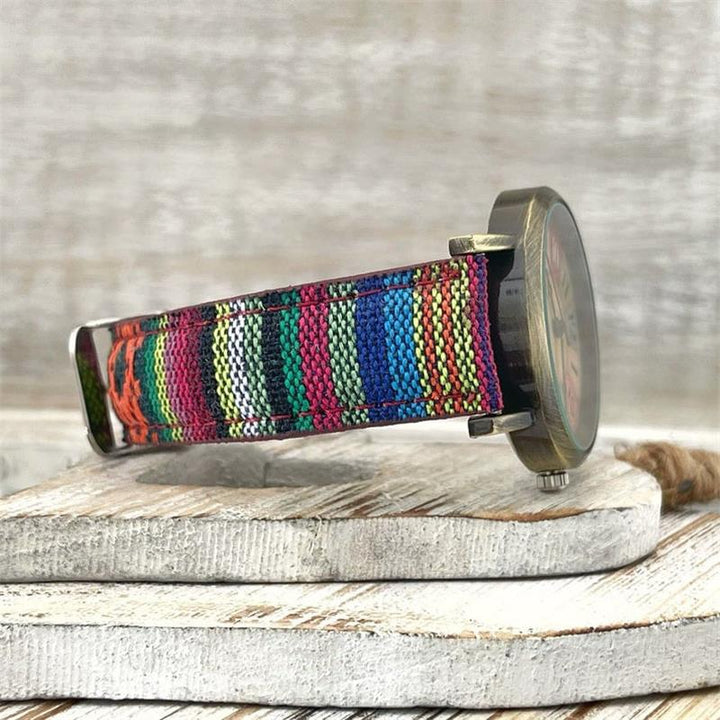 Stylische Damenuhr mit buntem Regenbogen-Zifferblatt und geflochtenem PU-Armband, perfektes Geschenk.