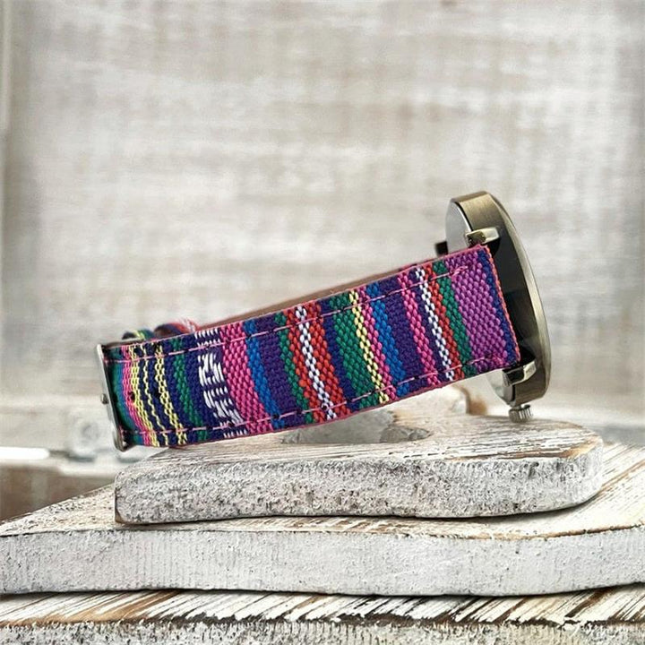 Hochwertige Damen Armbanduhr, Regenbogenfarben, nickelfrei, mit geflochtenem PU-Lederarmband – ein stilvolles Accessoire.