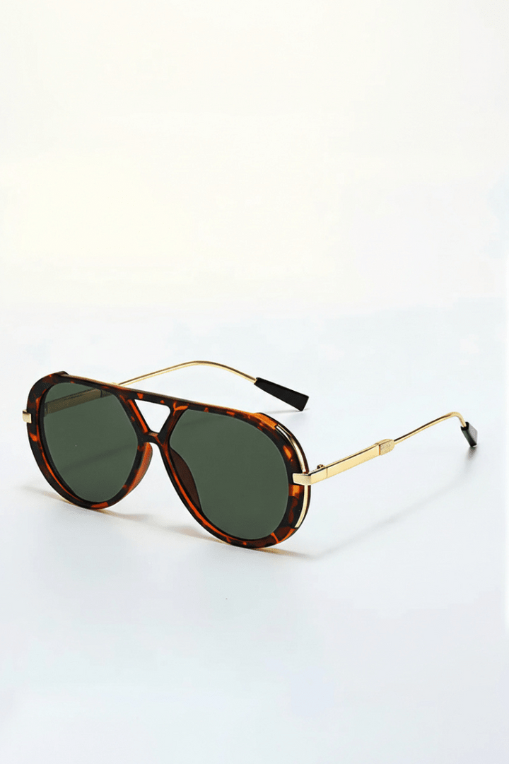 Detailaufnahme der Damen Aviator Sonnenbrille "Layla", leichter Rahmen und hochwertige Gläser.