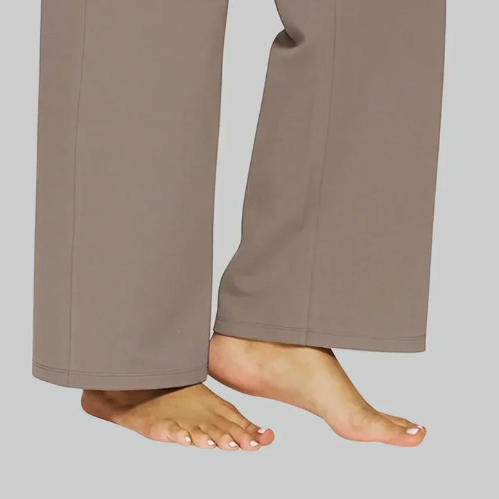 Alltagstaugliche Damenhose mit geradem Schnitt und hohem Tragekomfort; ideal für jede Damenmode.