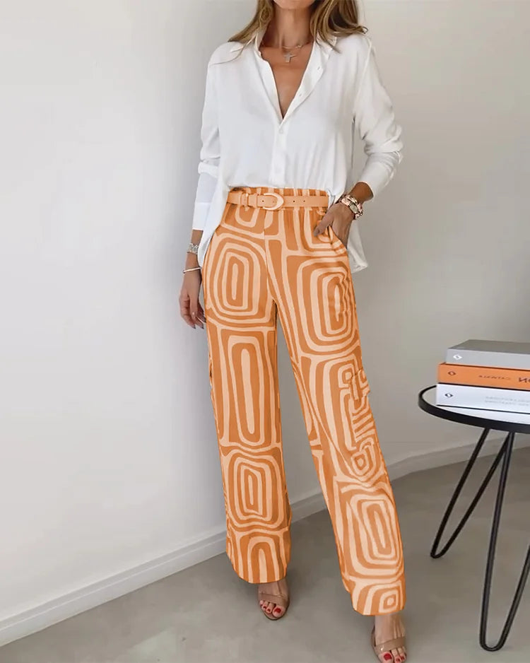Damen Set: Elegante, bequeme Hose, passendes Oberteil und Gürtel für ein modisches, komplettes Frühlings-Outfit.