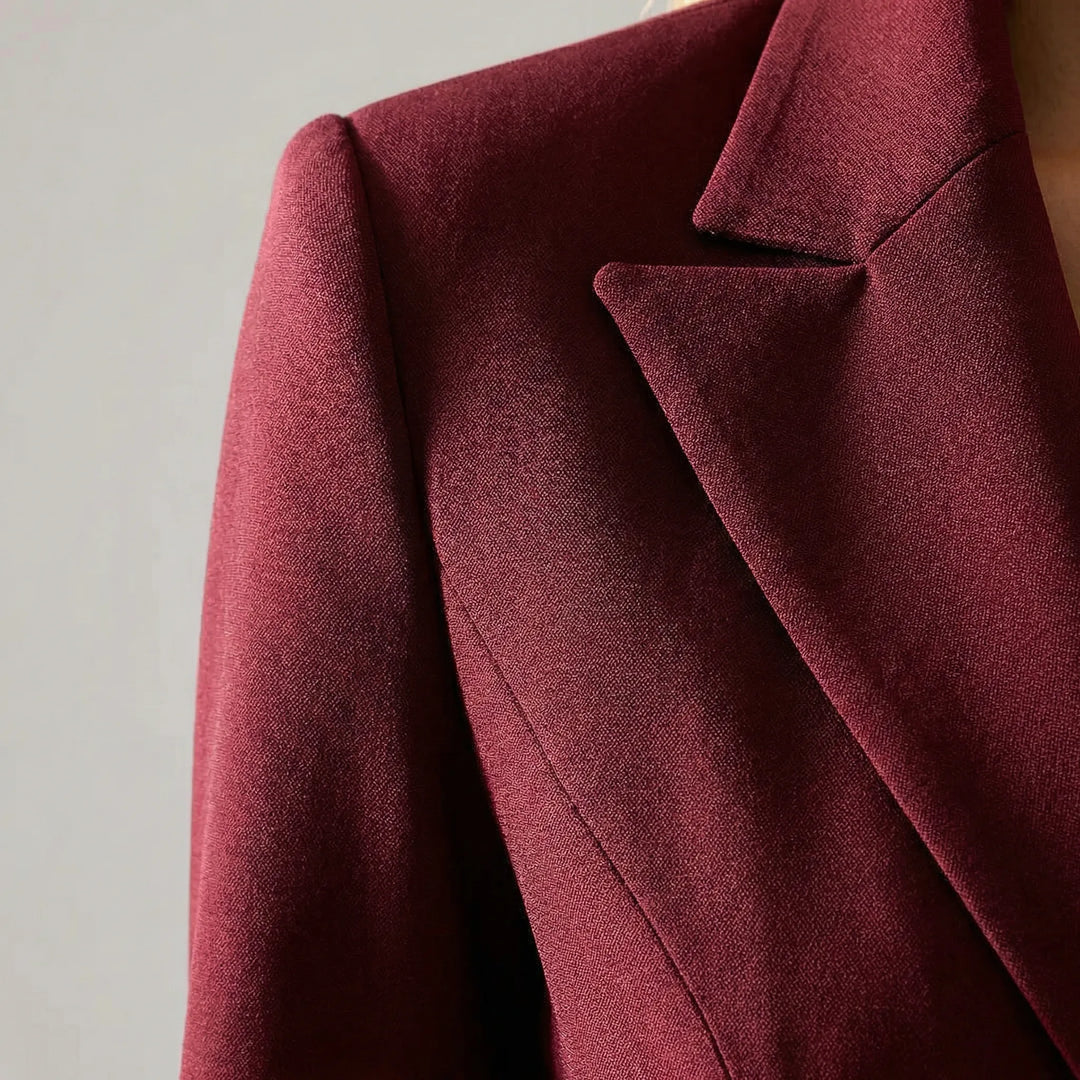 Professioneller Damen Blazer-Jumpsuit, tailliert & mit weitem Bein, ideal als Business-Outfit für Frauen.
