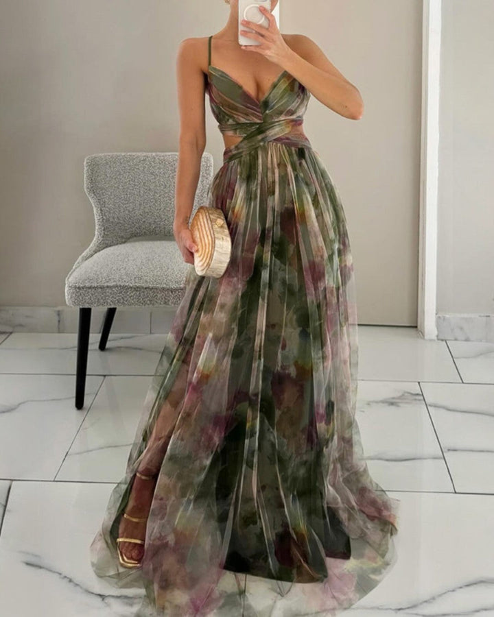Fließendes Damen Blumen Maxikleid. Leicht und bequem, mit wunderschönem floralem Muster für Sommertage.