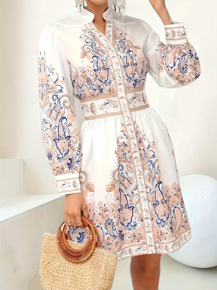 Mehrfarbiges Damen Maxikleid mit floralem Muster, V-Ausschnitt & langen Ärmeln. Perfektes Strand- & Übergangskleid.