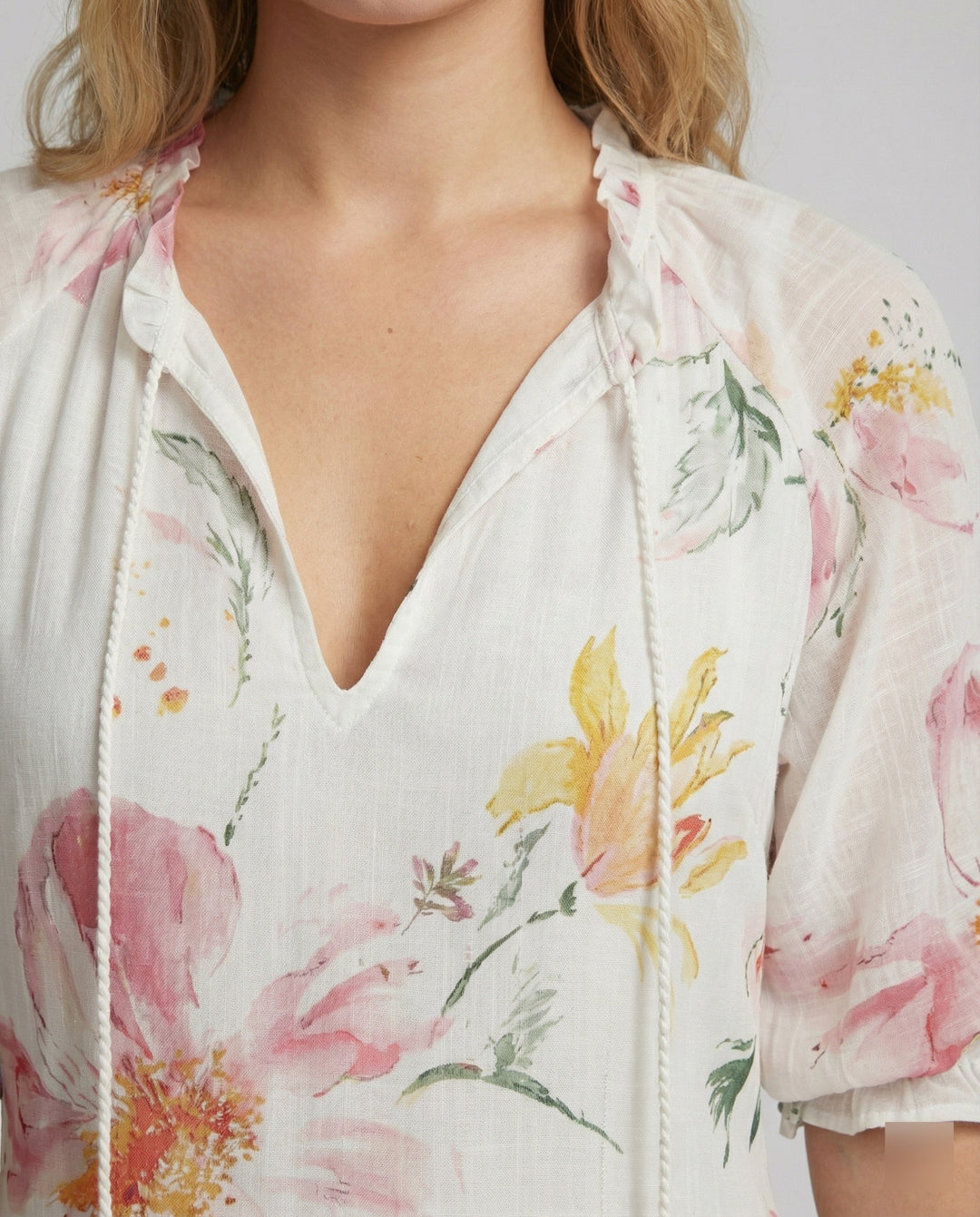 Elegantes Bohème Sommerkleid, ein luftiges Maxikleid für Damen, angenehm & in Übergrößen verfügbar.